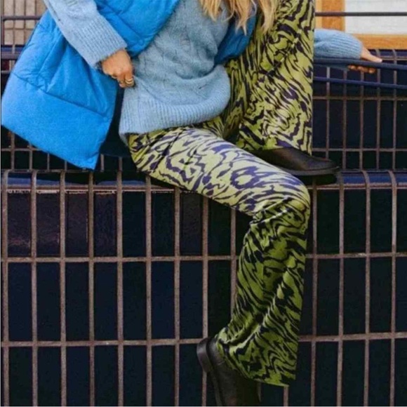 ZARA Hi-Rise Velvet Printed Flare Pants Sz Small - Picture 3 of 7